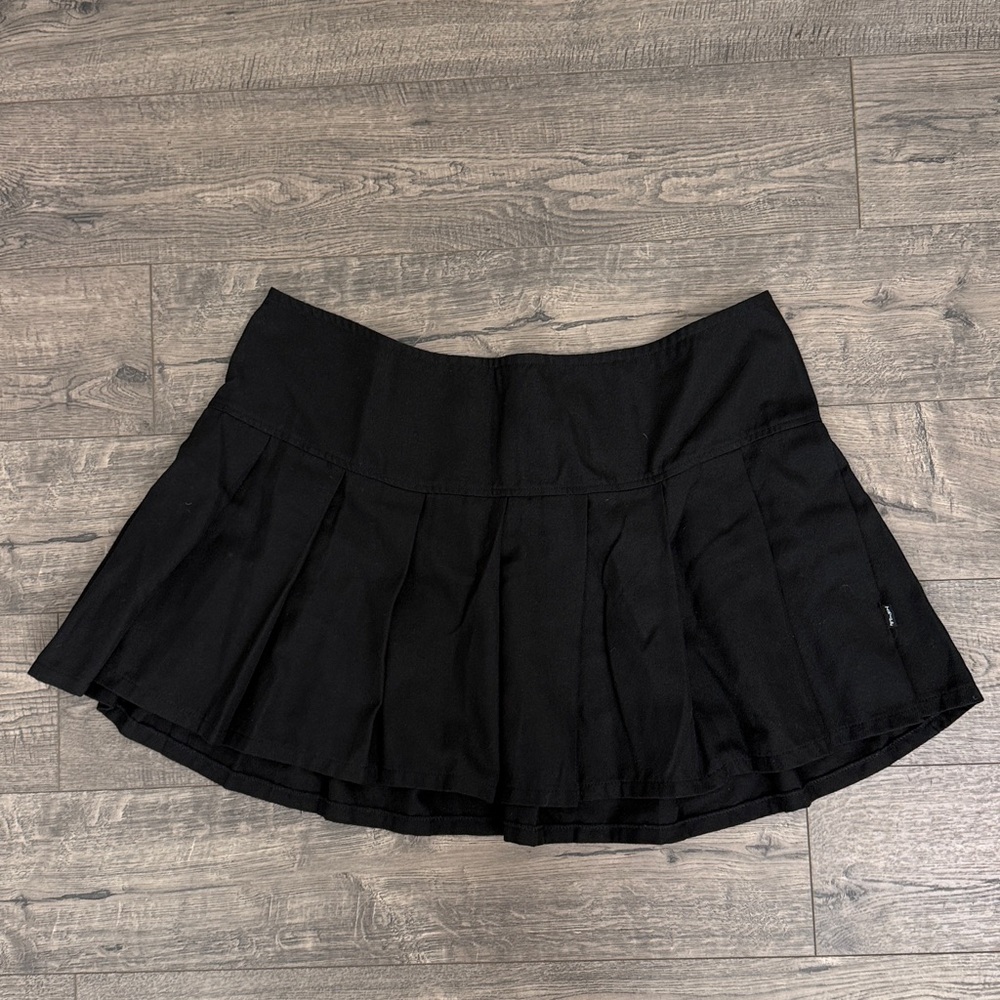 Tripp NYC pleated black skirt
